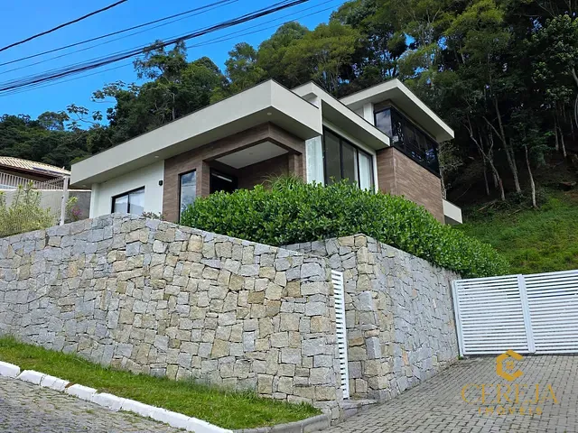 Casa com 161m² 3 quartos e 3 banheiros, à venda, no bairro Cônego em Nova Friburgo