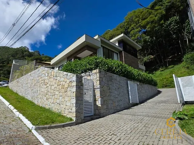 Casa com 161m² 3 quartos e 3 banheiros, à venda, no bairro Cônego em Nova Friburgo