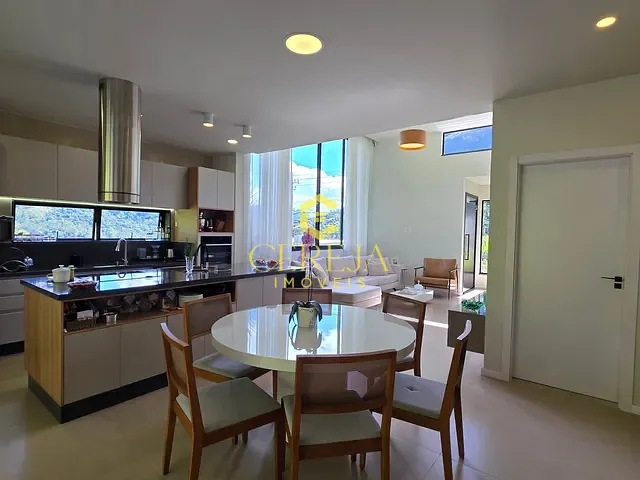 Casa com 161m² 3 quartos e 3 banheiros, à venda, no bairro Cônego em Nova Friburgo