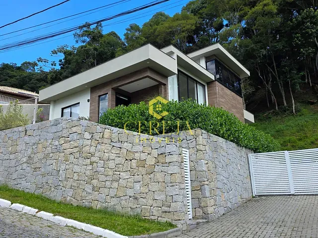 Casa com 161m² 3 quartos e 3 banheiros, à venda, no bairro Cônego em Nova Friburgo