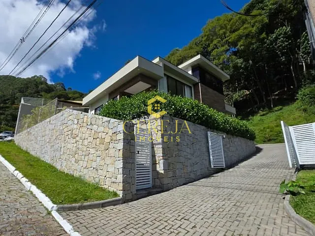 Casa com 161m² 3 quartos e 3 banheiros, à venda, no bairro Cônego em Nova Friburgo