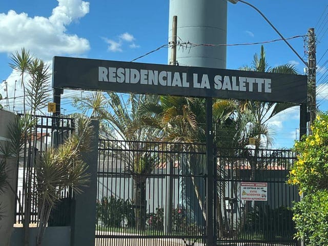 Casa 3 quartos e 4 banheiros, à venda, no bairro Setor Habitacional Arniqueira (Águas Claras) em Brasília