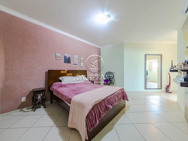 Casa 3 quartos e 4 banheiros, à venda, no bairro Setor Habitacional Arniqueira (Águas Claras) em Brasília