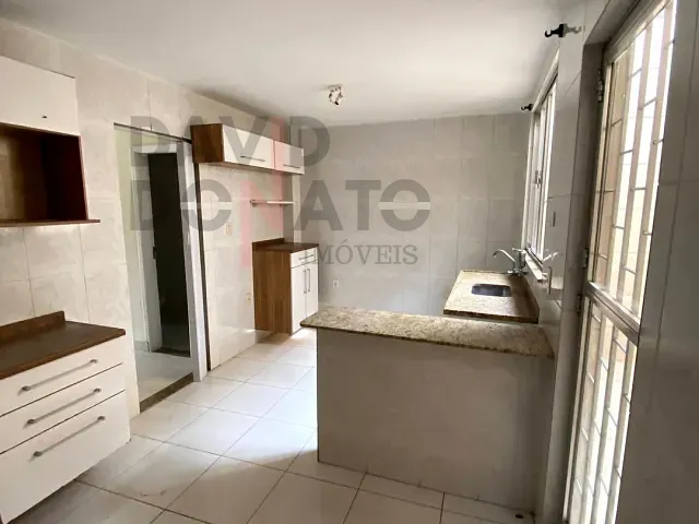 Casa 3 quartos e 3 banheiros, para alugar, no bairro Curicica em Rio de Janeiro