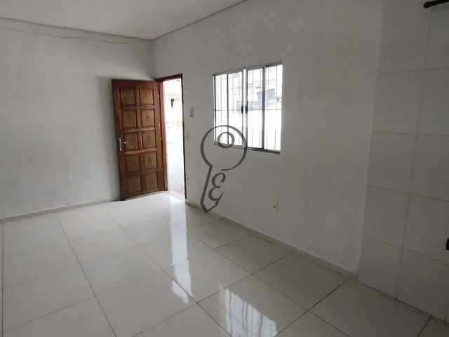 Casa 2 quartos e 2 banheiros, para alugar, no bairro Vila Paulo Silas em São Paulo