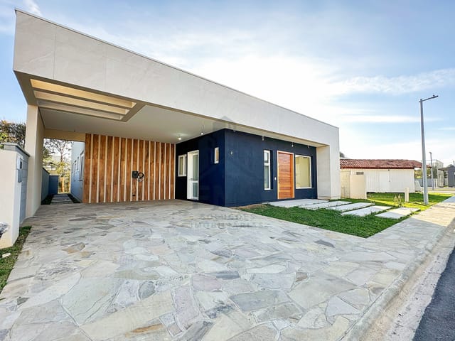Casa com 404m² 4 quartos e 5 banheiros, à venda, no bairro Butiatuvinha em Curitiba