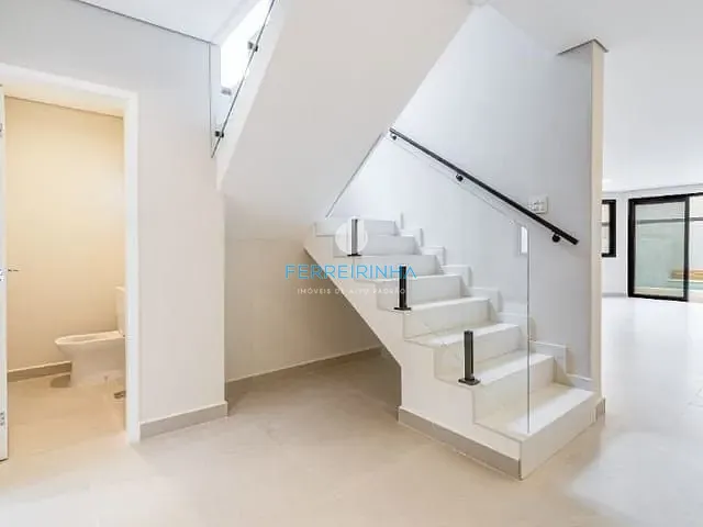Casa com 360m² 5 quartos e 6 banheiros, à venda, no bairro Jardim das Colinas em São José dos Campos