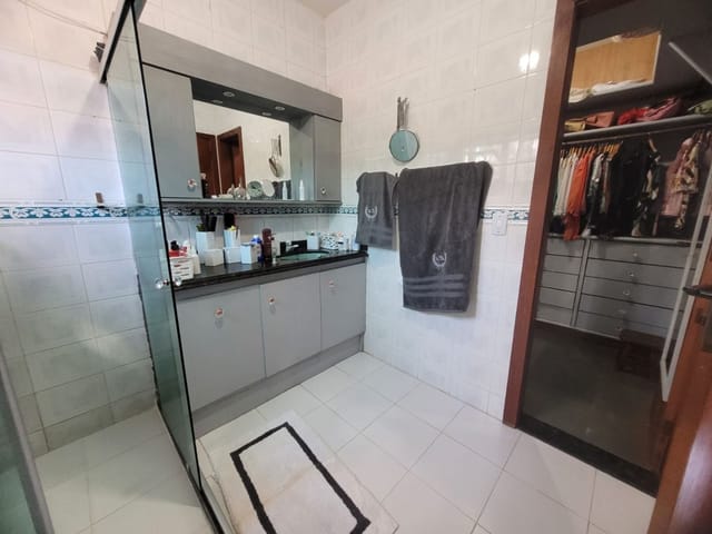 Casa com 600m² 5 quartos e 4 banheiros, à venda, no bairro Itaipu em Niterói