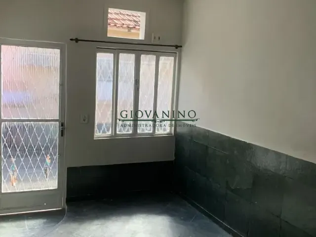 Casa 1 quarto e 1 banheiro, para alugar, no bairro Cascadura em Rio de Janeiro
