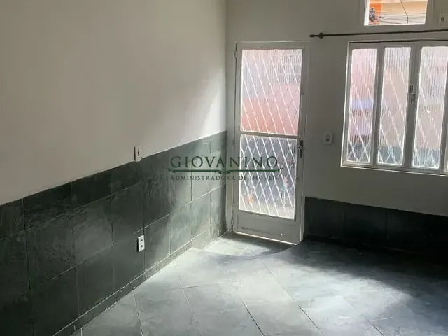 Casa 1 quarto e 1 banheiro, para alugar, no bairro Cascadura em Rio de Janeiro