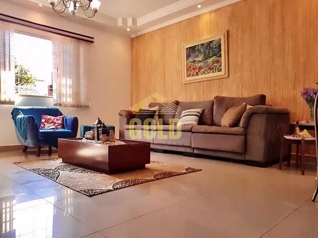 Casa com 250m² 3 quartos e 2 banheiros, à venda, no bairro Jardim Tókio em Londrina