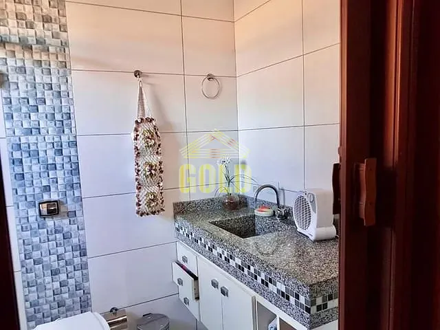 Casa com 250m² 3 quartos e 2 banheiros, à venda, no bairro Jardim Tókio em Londrina