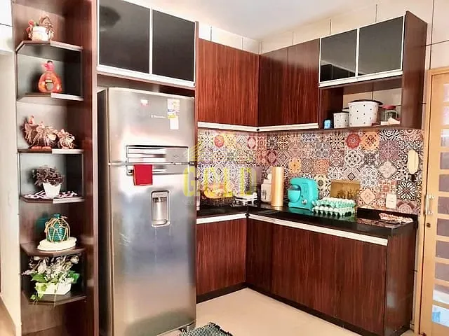 Casa com 250m² 3 quartos e 2 banheiros, à venda, no bairro Jardim Tókio em Londrina