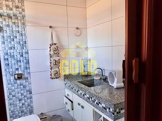 Casa com 250m² 3 quartos e 2 banheiros, à venda, no bairro Jardim Tókio em Londrina
