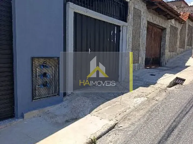 Casa com 130m² 3 quartos e 2 banheiros, para alugar, no bairro Santa Efigênia em Belo Horizonte