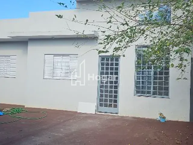 Casa 3 quartos e 2 banheiros, para alugar, no bairro Jardim Guararapes em Londrina