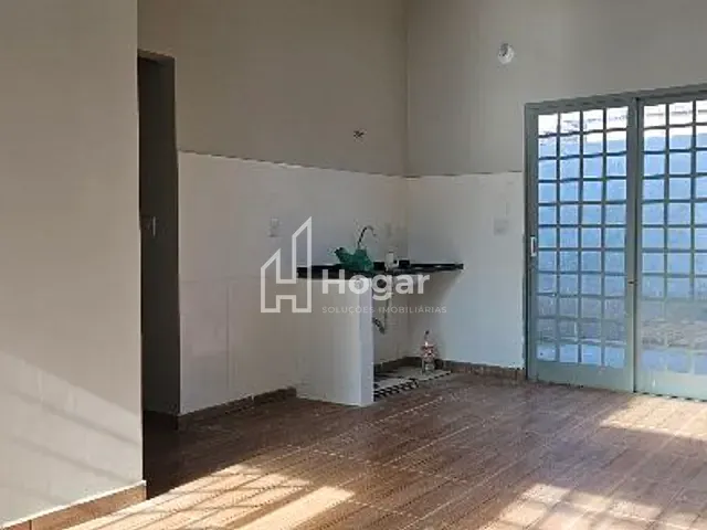Casa 3 quartos e 2 banheiros, para alugar, no bairro Jardim Guararapes em Londrina