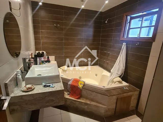 Casa 3 quartos e 3 banheiros, à venda, no bairro Areal em Pelotas