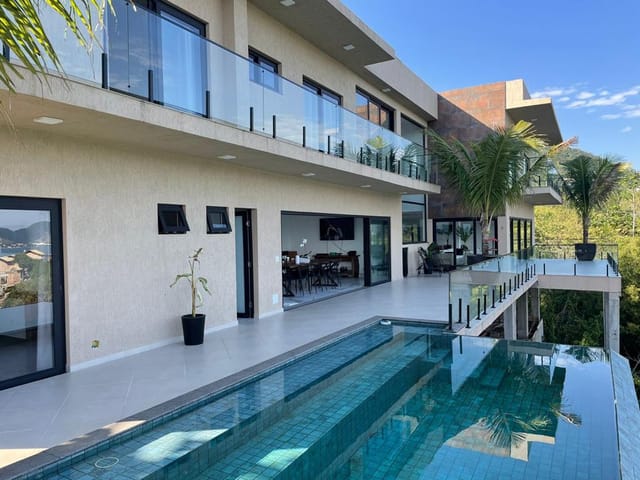 Casa 5 quartos e 6 banheiros, à venda, no bairro Siriuba em Ilhabela