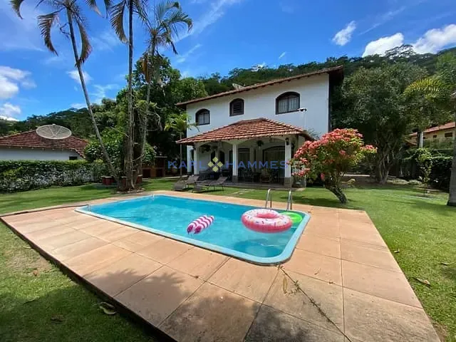 Casa com 800m² 4 quartos e 3 banheiros, à venda, no bairro Pedro do Rio em Petrópolis