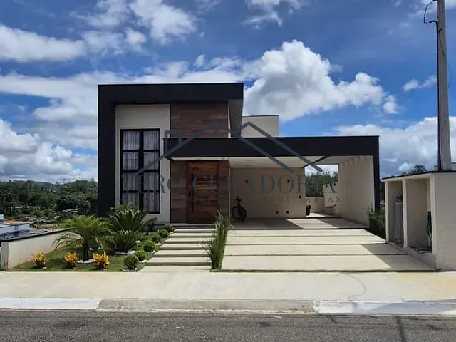 Casa 4 quartos e 5 banheiros, à venda, no bairro Sabaúna em Mogi das Cruzes