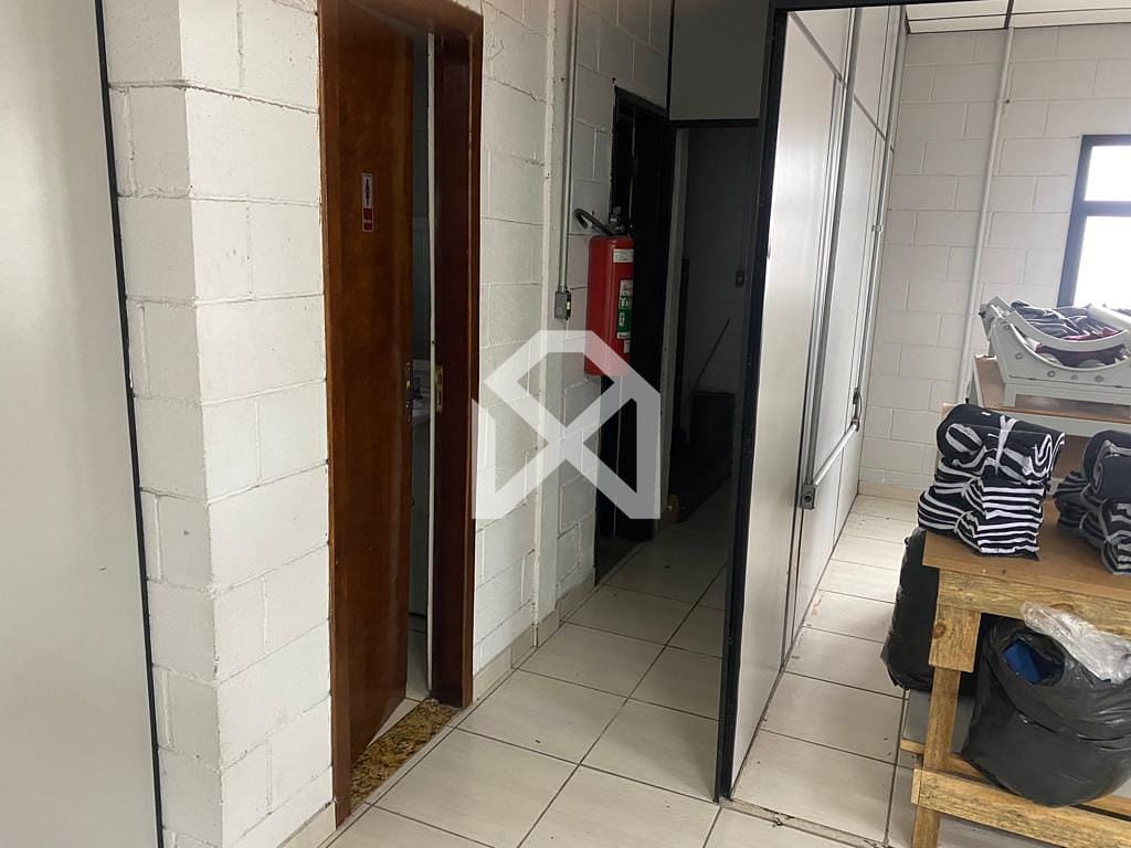 Casa à venda com 1 quarto, 850m² - Foto 17