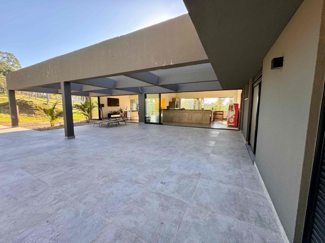 Casa com 1350m² 4 quartos e 6 banheiros, à venda, no bairro Esperança em Londrina
