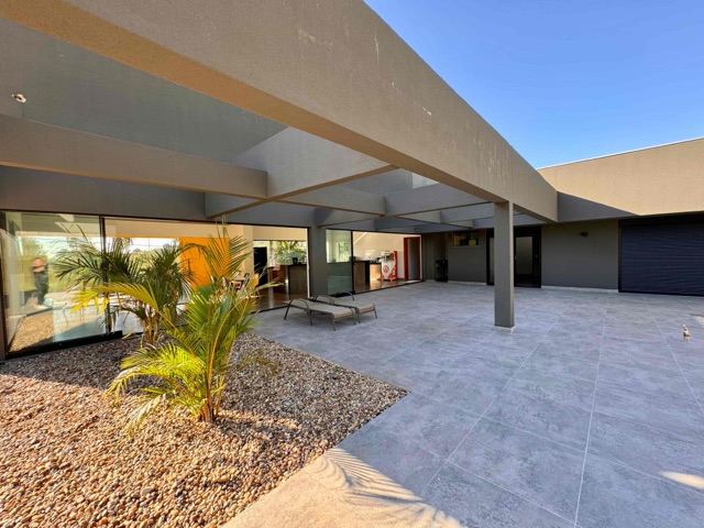 Casa com 1350m² 4 quartos e 6 banheiros, à venda, no bairro Esperança em Londrina