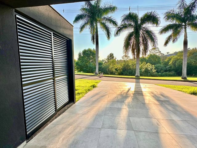 Casa com 1350m² 4 quartos e 6 banheiros, à venda, no bairro Esperança em Londrina