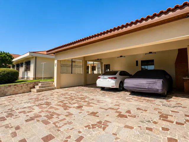 Casa com 622m² 4 quartos e 2 banheiros, à venda, no bairro Butiatuvinha em Curitiba
