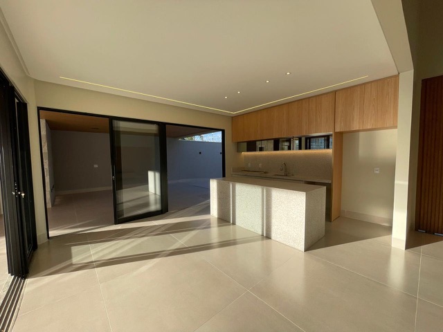 Casa com 450m² 4 quartos e 5 banheiros, à venda, no bairro Jardim Atlântico em Goiânia