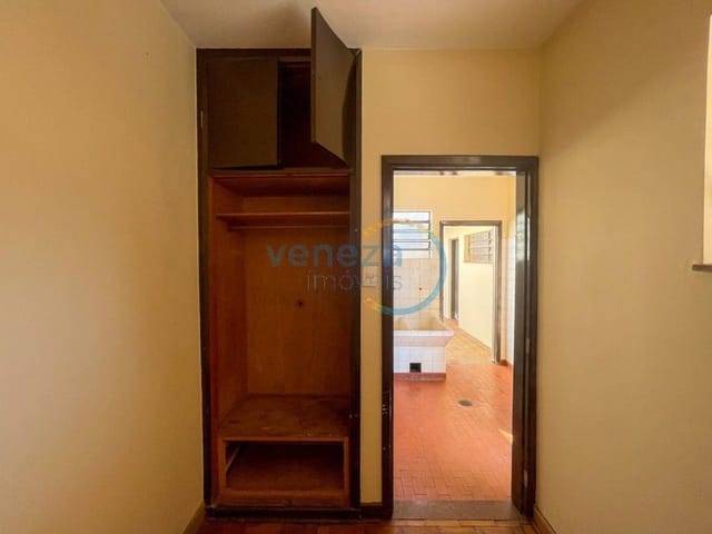 Casa com 536m² 3 quartos e 3 banheiros, à venda, no bairro Jardim Shangri-la A em Londrina
