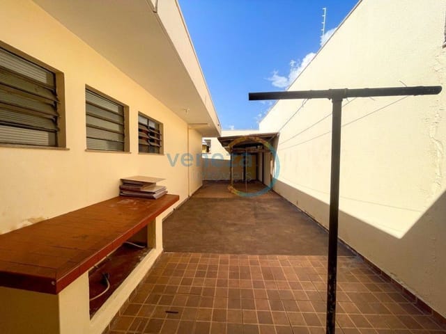 Casa com 536m² 3 quartos e 3 banheiros, à venda, no bairro Jardim Shangri-la A em Londrina