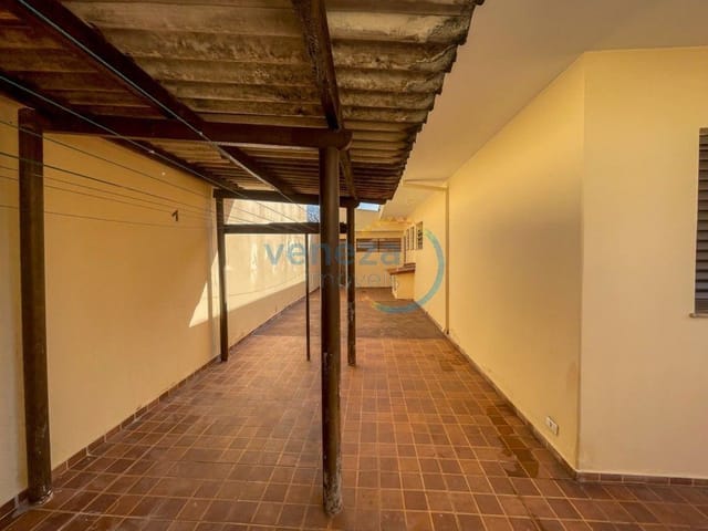 Casa com 536m² 3 quartos e 3 banheiros, à venda, no bairro Jardim Shangri-la A em Londrina