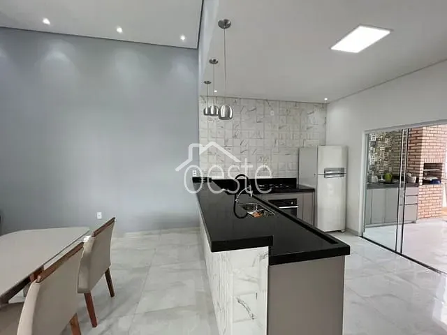 Casa com 275m² 3 quartos e 2 banheiros, à venda, no bairro Jardim Souza Queiroz em Santa Bárbara D'Oeste