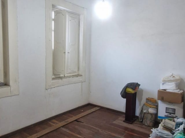 Casa com 673m² 4 quartos e 2 banheiros, à venda, no bairro Centro em Vassouras
