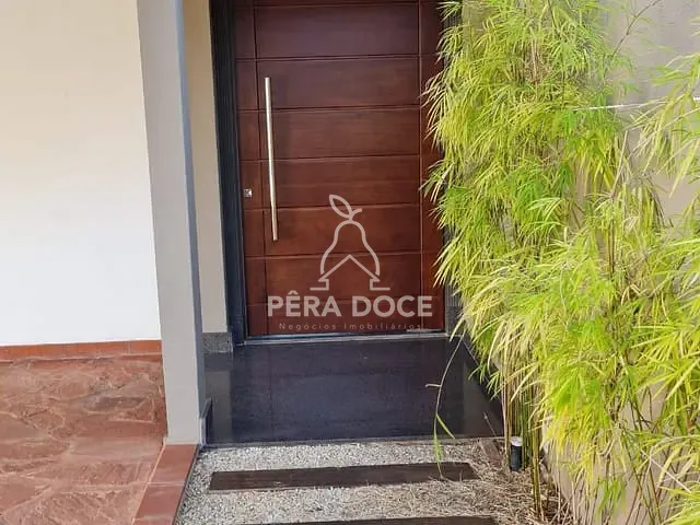 Casa 3 quartos e 4 banheiros, à venda ou para alugar, no bairro Quinta Boa Esperança em Uberaba