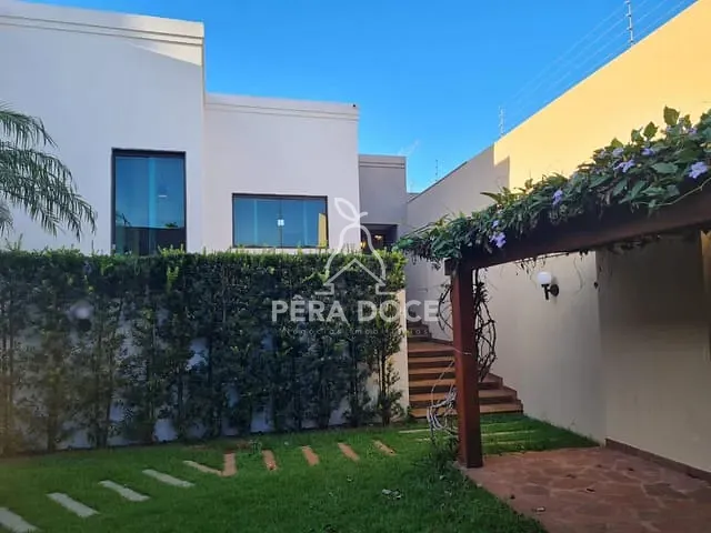 Casa 3 quartos e 4 banheiros, à venda ou para alugar, no bairro Quinta Boa Esperança em Uberaba