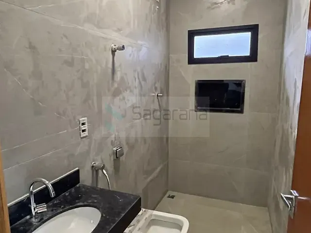 Casa 2 quartos e 1 banheiro, à venda, no bairro Nações em Patrocínio