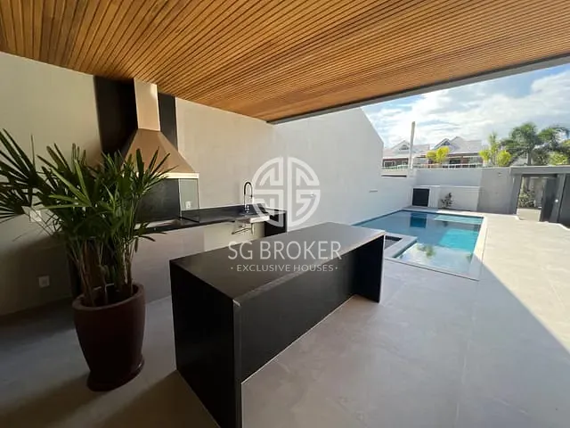 Casa com 380m² 5 quartos e 5 banheiros, à venda, no bairro Barra da Tijuca em Rio de Janeiro
