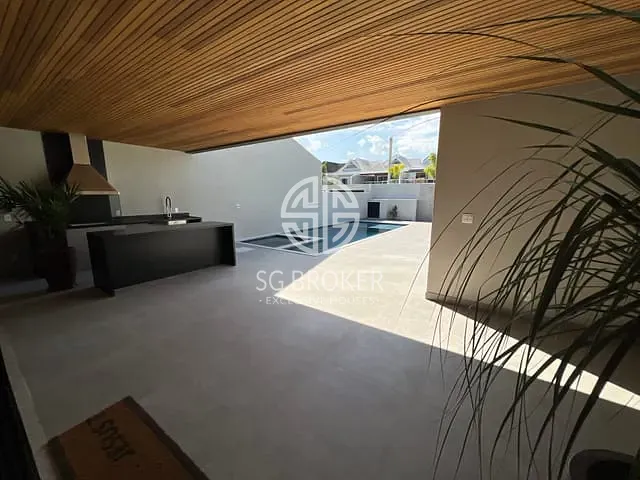 Casa com 380m² 5 quartos e 5 banheiros, à venda, no bairro Barra da Tijuca em Rio de Janeiro