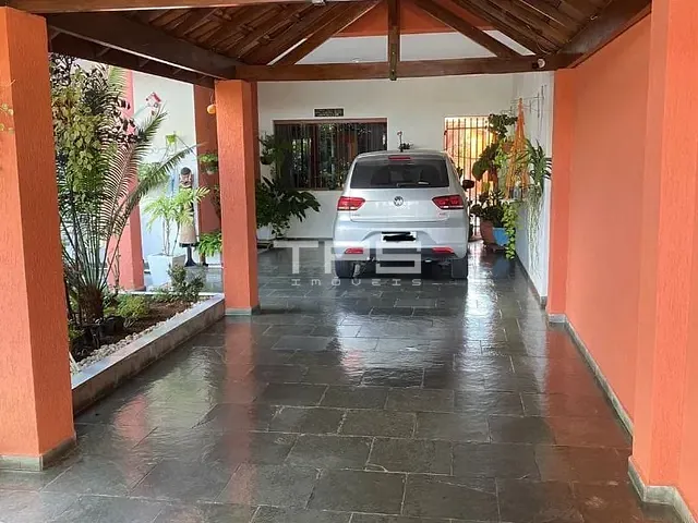 Casa com 500m² 4 quartos e 1 banheiro, à venda, no bairro Parque Santo Antônio em Taubaté