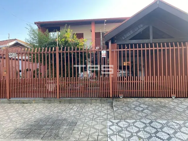 Casa com 500m² 4 quartos e 1 banheiro, à venda, no bairro Parque Santo Antônio em Taubaté