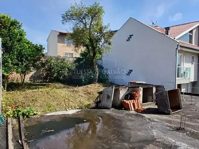 Casa com 57m², à venda, no bairro Santa Cândida em Curitiba