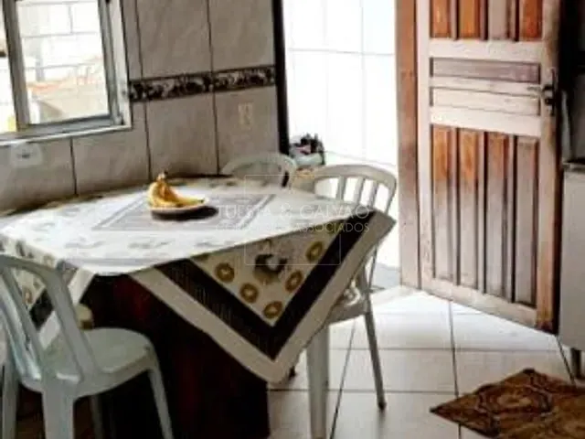 Casa com 57m², à venda, no bairro Santa Cândida em Curitiba