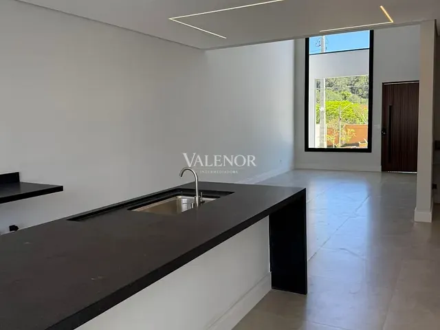 Casa com 300m² 3 quartos e 4 banheiros, à venda, no bairro Jardim Quintas das Videiras em Jundiaí