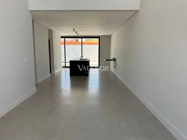 Casa com 300m² 3 quartos e 4 banheiros, à venda, no bairro Jardim Quintas das Videiras em Jundiaí