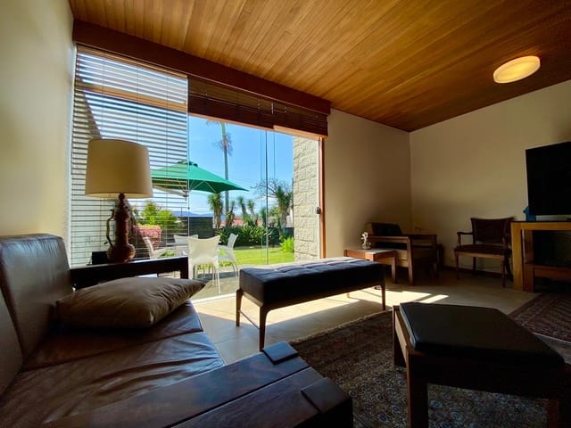 Casa com 550m² 4 quartos e 5 banheiros, à venda, no bairro Coqueiros em Florianópolis