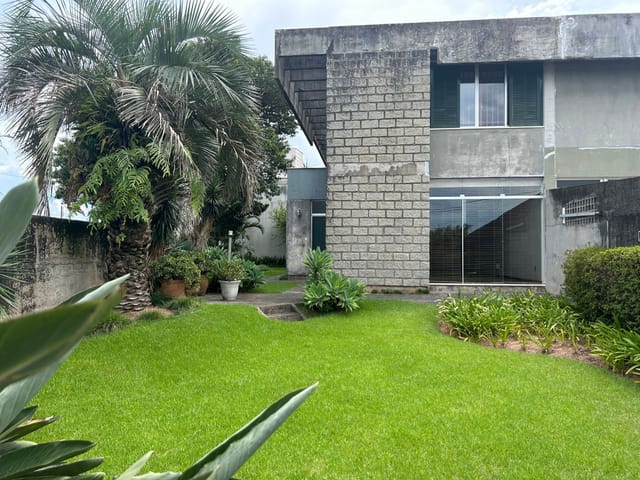 Casa com 550m² 4 quartos e 5 banheiros, à venda, no bairro Coqueiros em Florianópolis