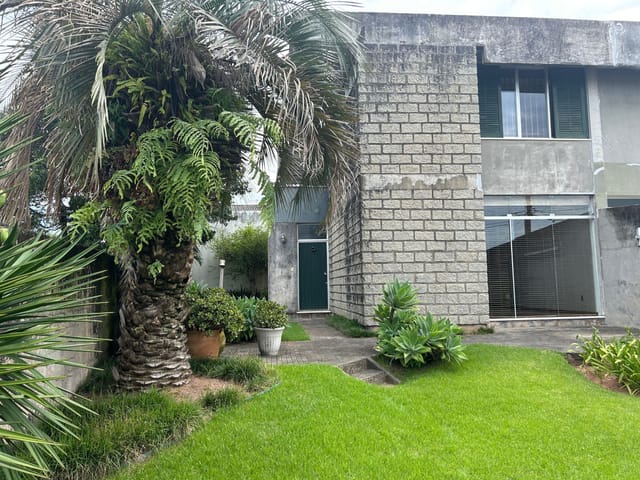 Casa com 550m² 4 quartos e 5 banheiros, à venda, no bairro Coqueiros em Florianópolis